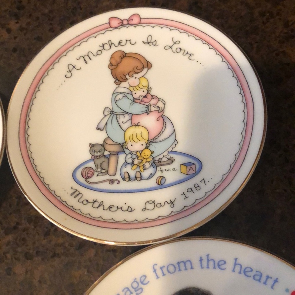 Vintage Avon 1980’s 1990’s Mother’s Day Plates - Picture 4 of 12
